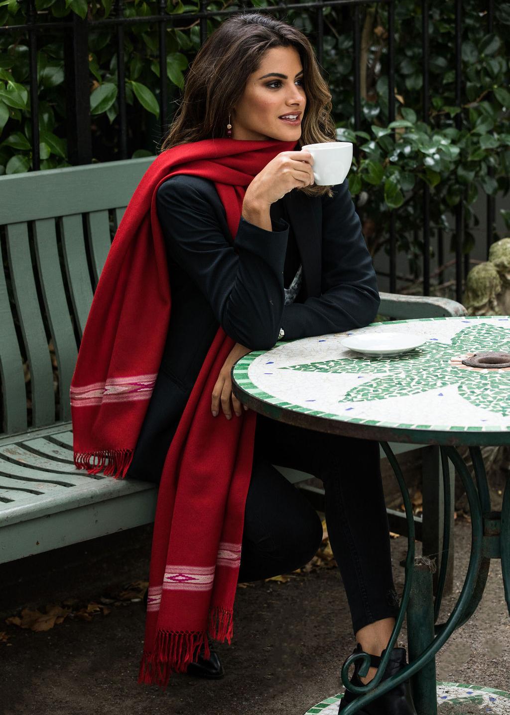 Oversize Blanket Scarf in Merino Wool Takhi Red 75 X 200cm